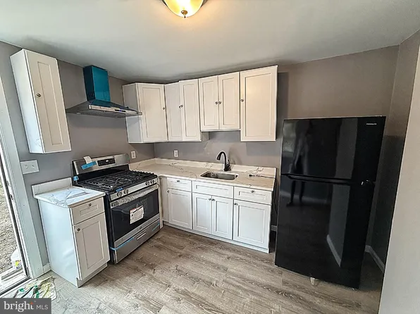 917 S 8th St, Camden, NJ 08103