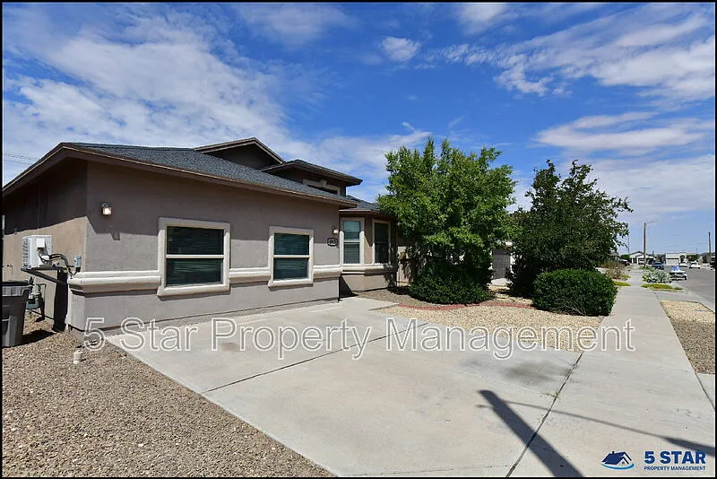 3 bed, 2.0 bath, 1800 sqft, $1,895 — Photo 4