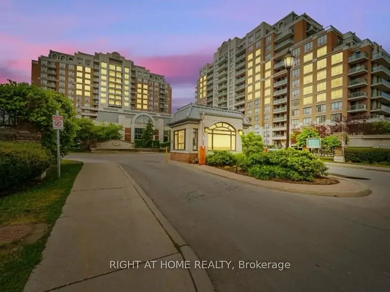 330 Red Maple Rd W #901 — Photo 1