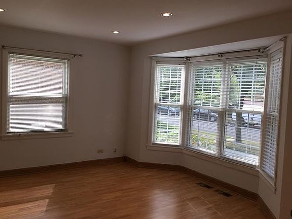 4th image of 6022 W Cornelia Ave