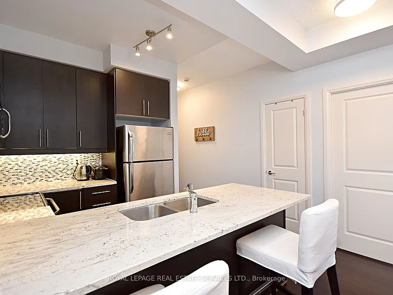 1185 The Queensway #901 — Photo 4