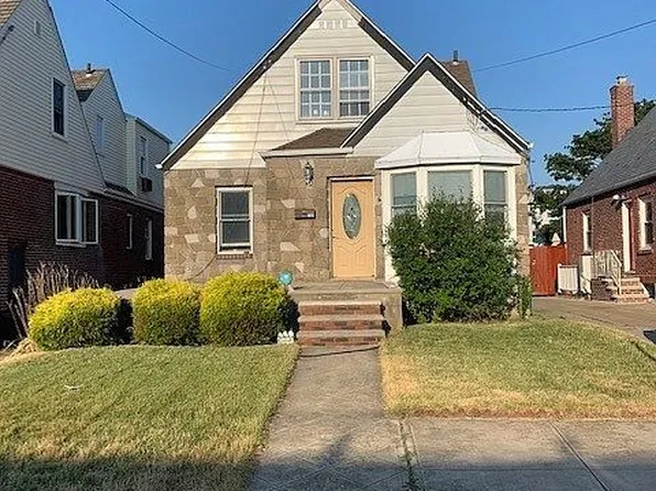 525 Beach 125 St, Rockaway Park, NY 11694