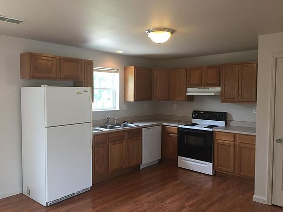 4th image of 6818 Lexington Dr