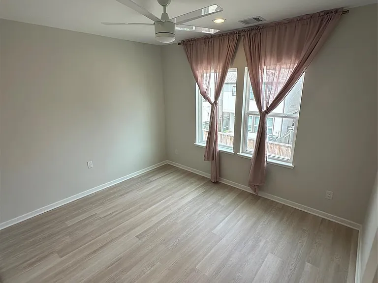 2032 W Tidwell Rd — Photo 22