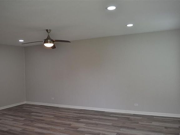 3rd image of 821 12th Ave N