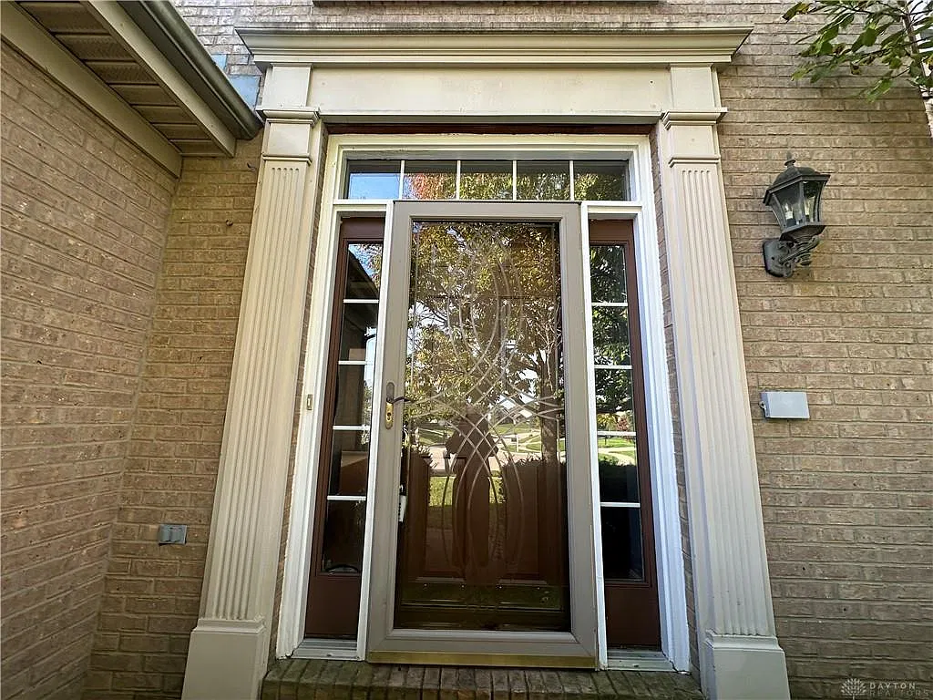 4 bed, 2.5 bath, 2222 sqft, $2,400 — Photo 3