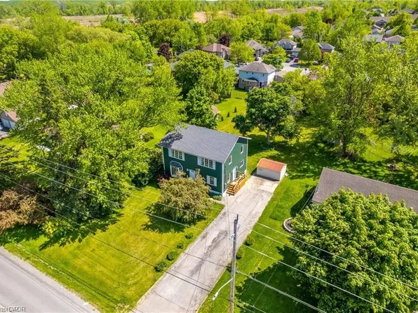 29 Quaker Rd, Welland, ON L3C 3G3