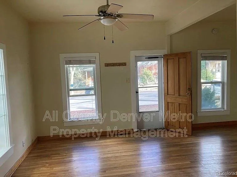 831 Elati St — Photo 4