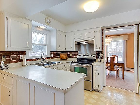 4th image of 17840 Redvere Dr