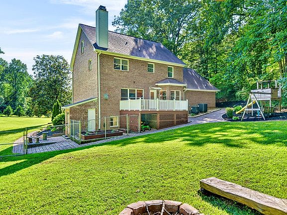 3rd image of 1515 Little John Ln