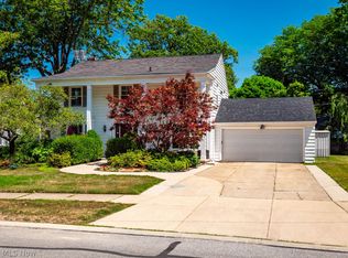 3991 Idlewild Dr, Rocky River, OH 44116