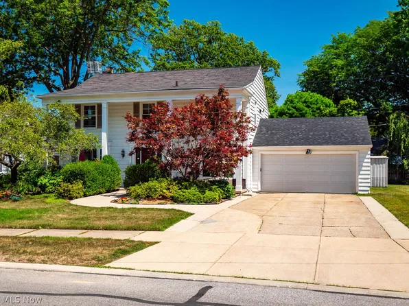 3991 Idlewild Dr, Rocky River, OH 44116