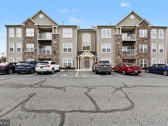 2nd image of 101 Nichols St Unit 6F