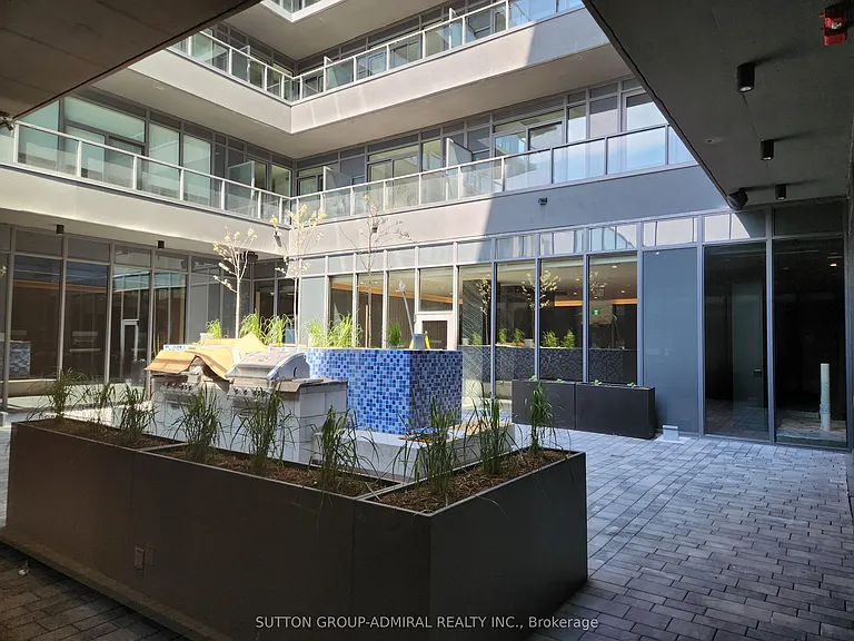 500 Dupont St #502 — Photo 17
