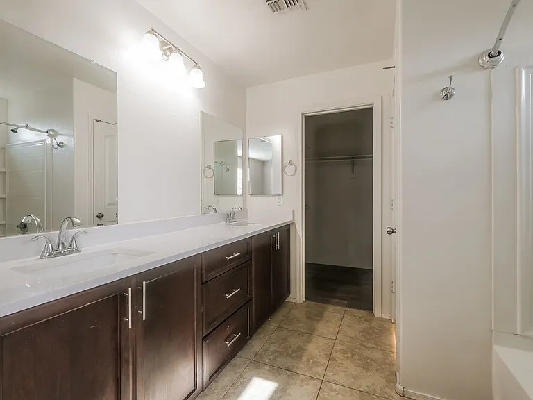 4855 S 4th Ave — Photo 12