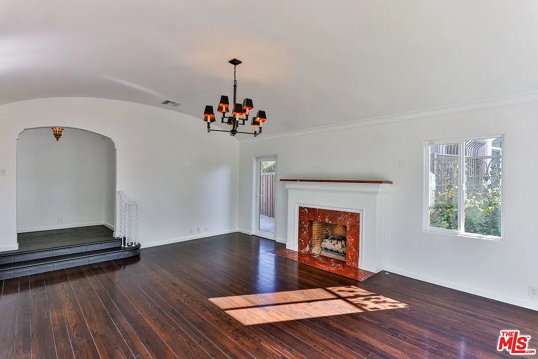 3 bed, 3.5 bath, 2162 sqft, $8,750 — Photo 2