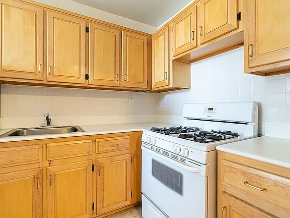 2nd image of 10440 Queens Blvd APT 19P