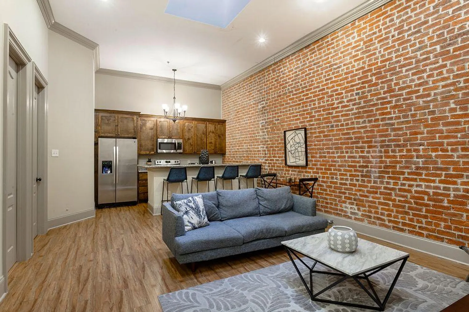 2 bed, 2.0 bath, 1194 sqft, $7,406 — Photo 2