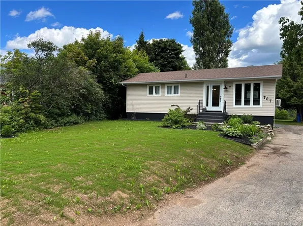 707 Parkwood St, Bathurst, NB E2A 4C2