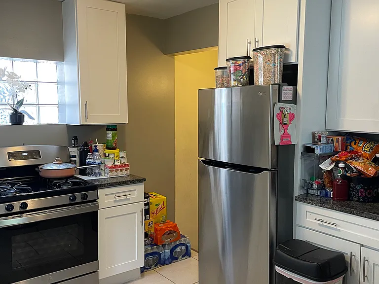7630 S Hoyne Ave — Photo 3