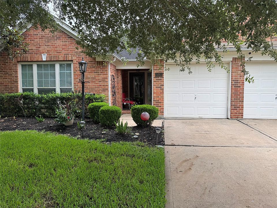 1st image of 21911 Rivergate Ct