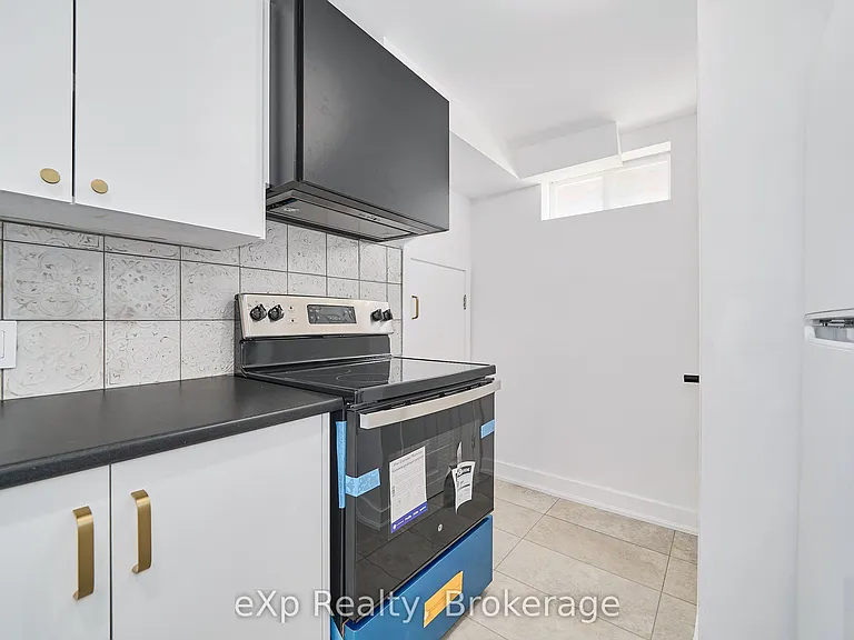 111 Riverside Dr N — Photo 12