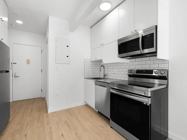1481 Sterling Place 1A image 2 of 5