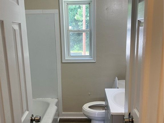 5th image of 302 Monticello Dr