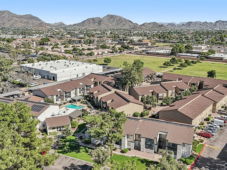 Tesoro Apartments — Photo 28