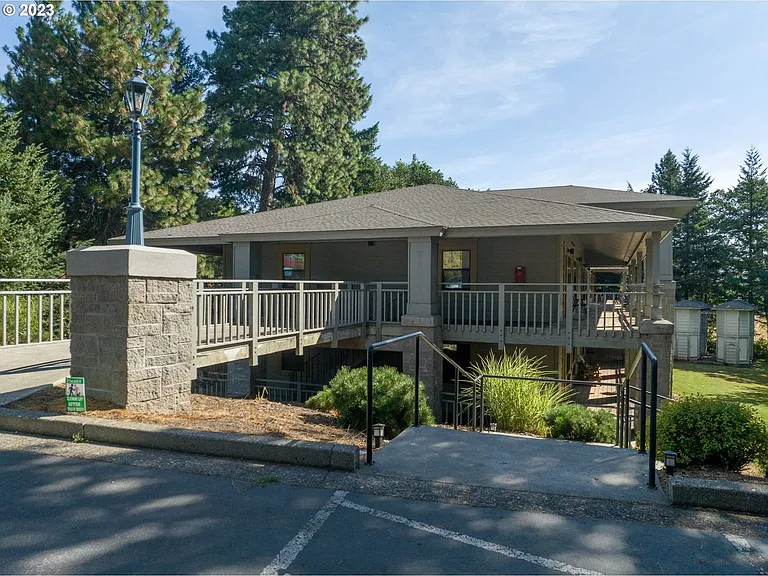 105 Country Club Rd #5 — Photo 16