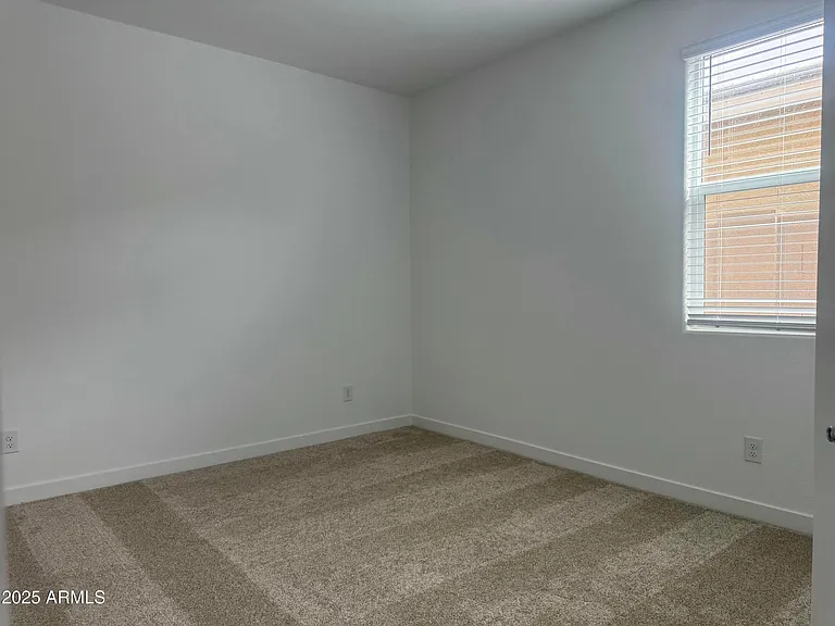 2890 E Frontiersman Ln — Photo 11