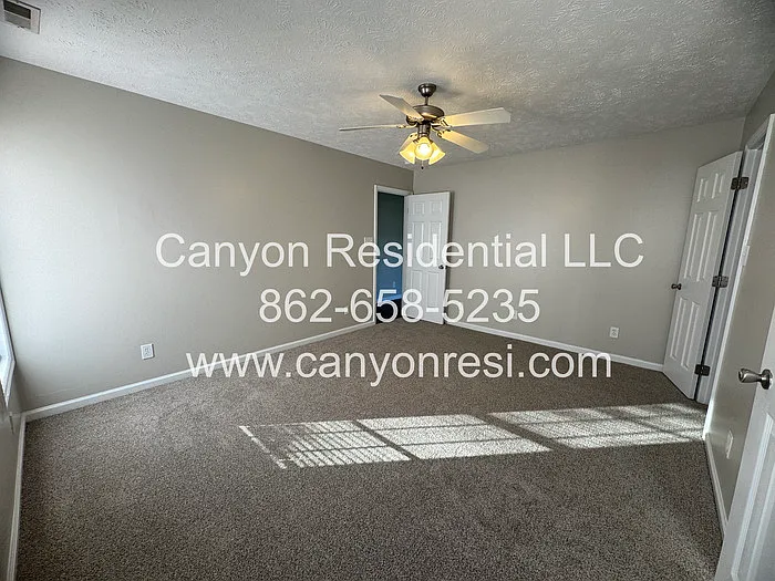 109 Hayes Ct — Photo 8