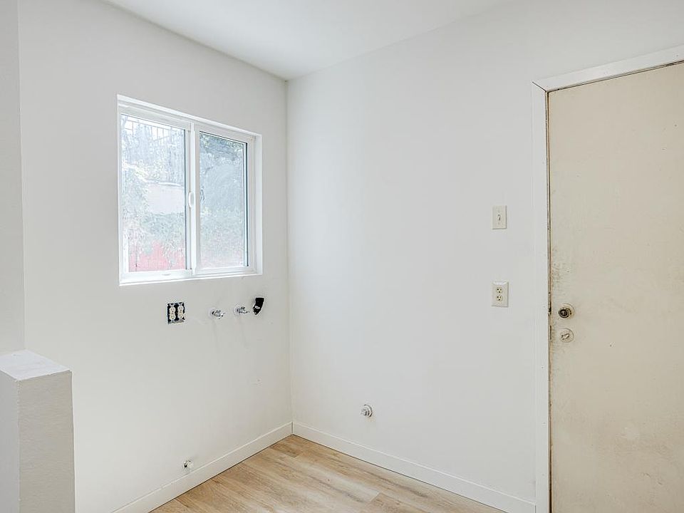 1st image of 2750 Rock Glen Ave