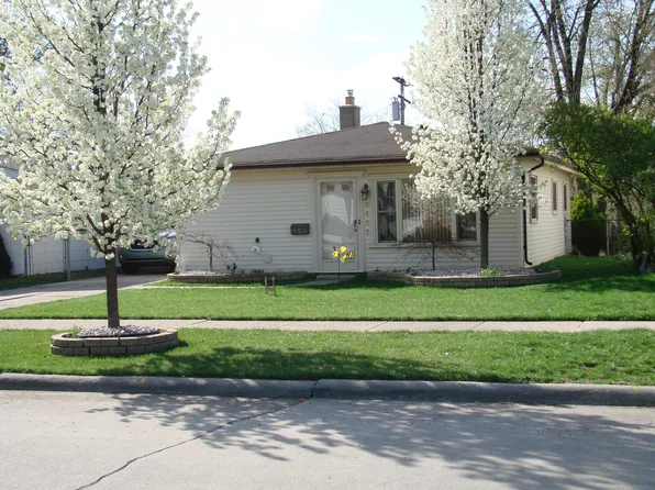 25455 Hanover St, Dearborn Heights, MI 48125