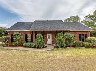 828 Emily Trl, Azle, TX 76020