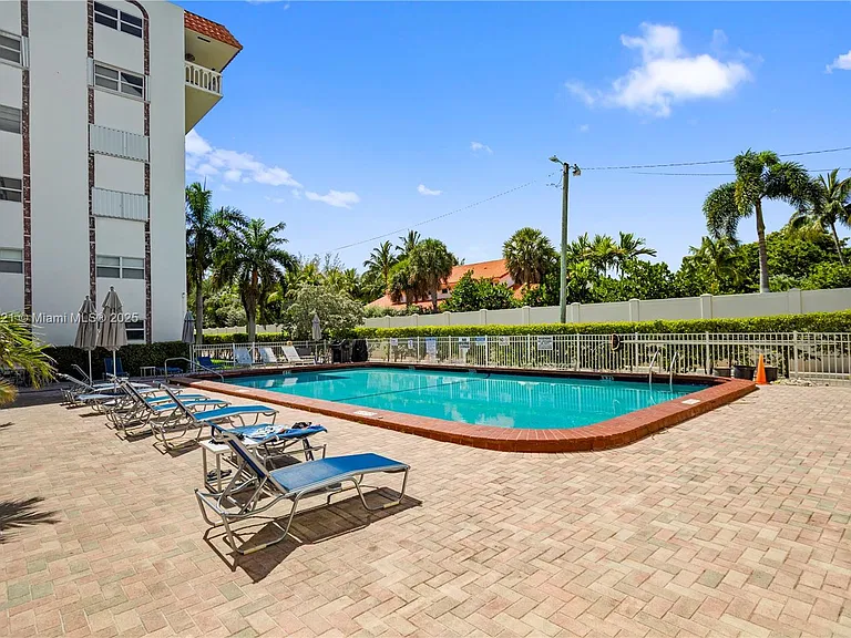 3181 S Ocean Dr — Photo 3