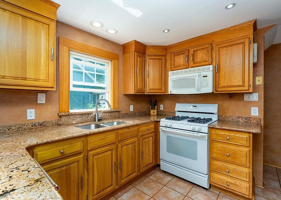 53 Dearborn Avenue, Hampton, NH 03842 Zillow