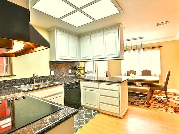 4th image of 3208 Isadora Dr
