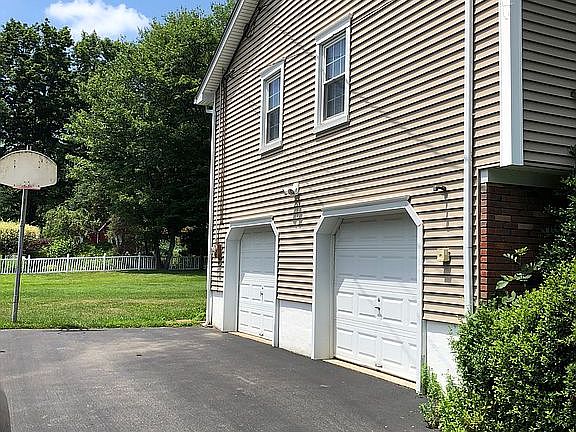 4th image of 3369 Deerhaunt St