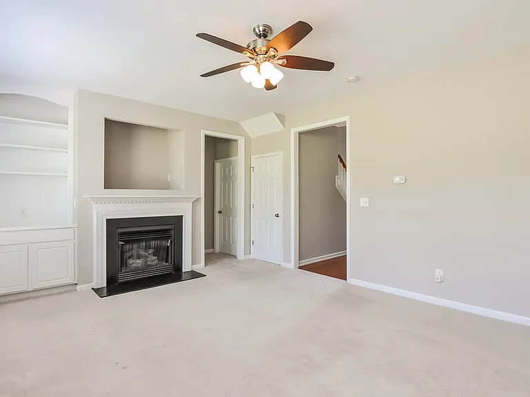 353 Collinsworth Dr — Photo 5