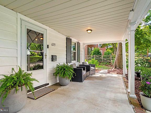 4th image of 679 Cricket Ave