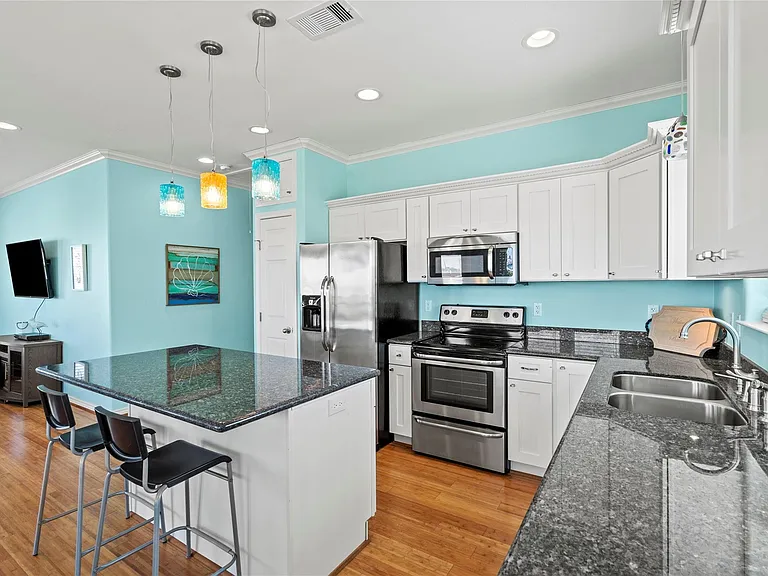 3923 Reeves Dr — Photo 10