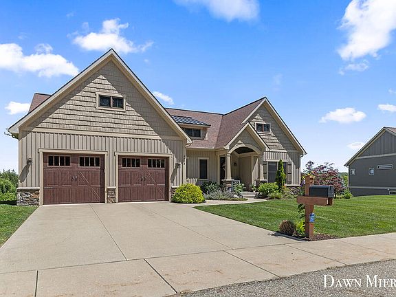 2nd image of 4005 Dragonfly Ct NE