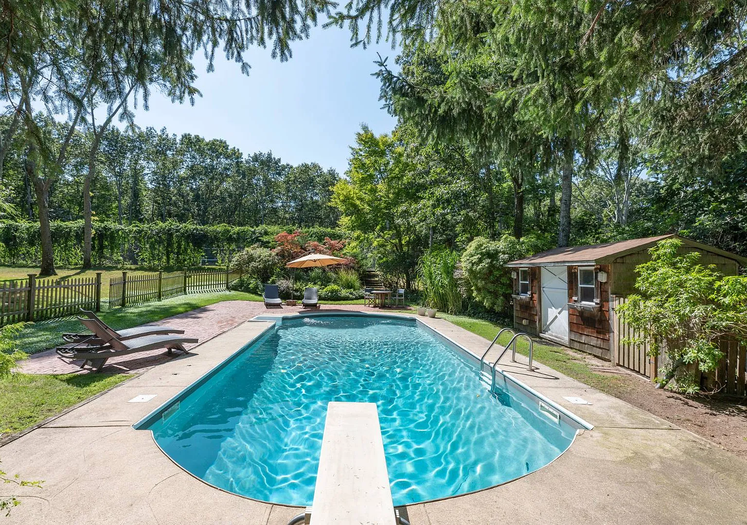 Complete Retreat in Sag Harbor — Photo 2