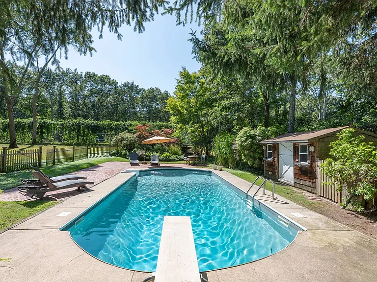 55 Laurel Trl — Photo 2