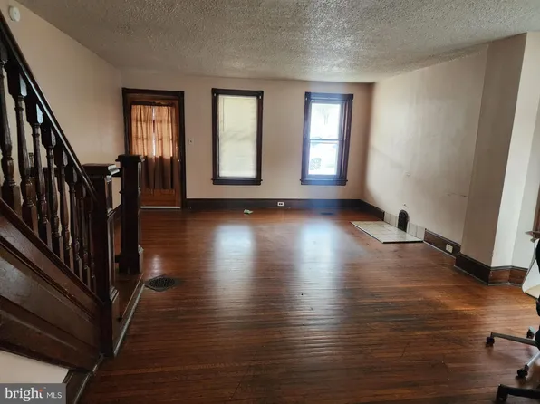 118 S 6th Ave, Coatesville, PA 19320