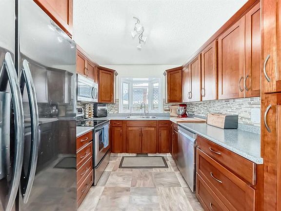 2nd image of 48 W Midglen Way SE