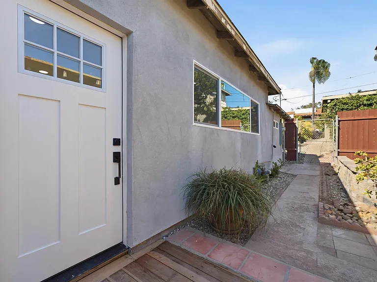2844 State St — Photo 12