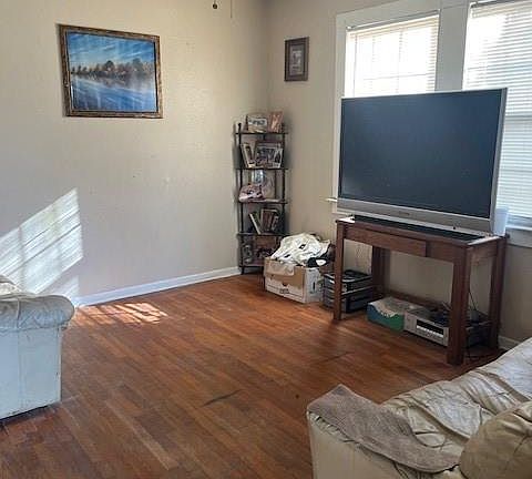 3rd image of 702 Webster St