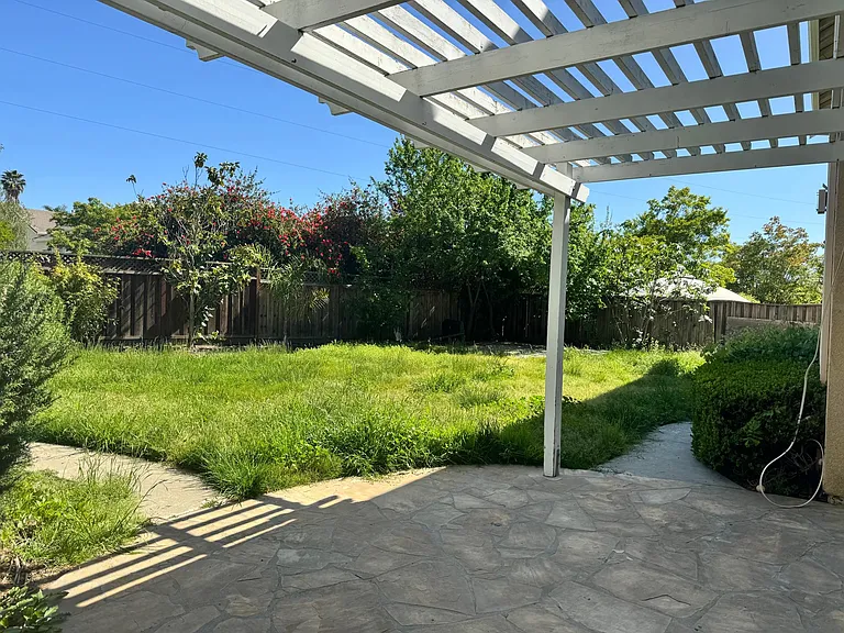 189 Clarence Way — Photo 16